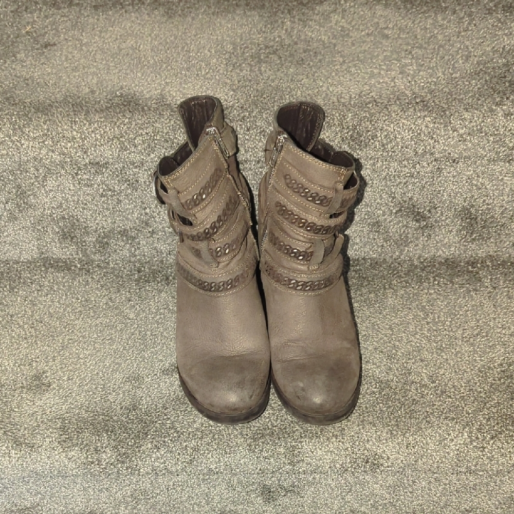 Chic Multi-Strap Ankle Boots in Taupe